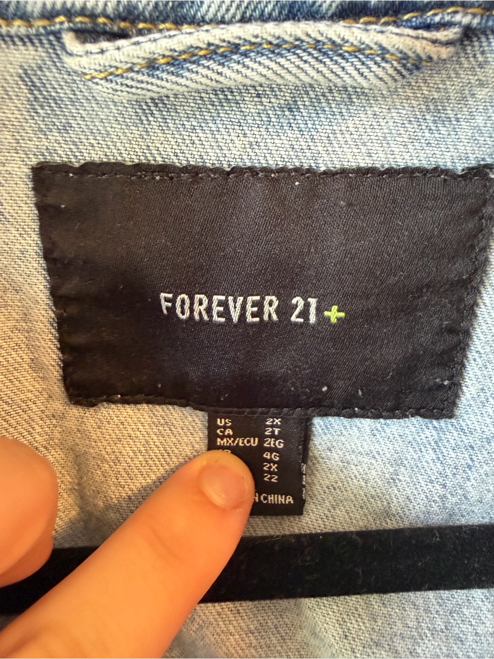 Forever 21 Light Washed Denim Cropped Distressed Jacket, Size 2X - Picture 4 of 8